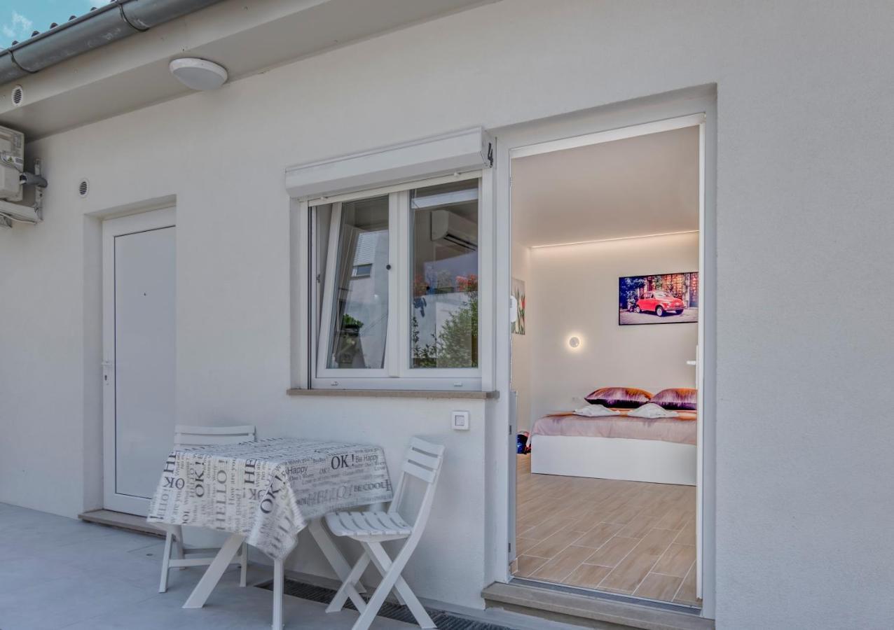 Apartment Light In Pula Exterior foto