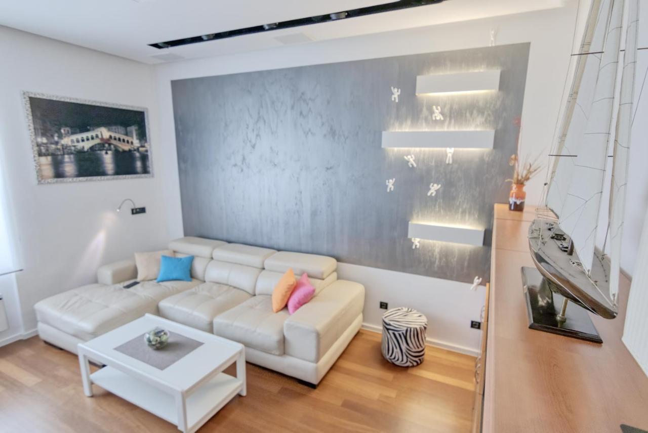 Apartment Light In Pula Exterior foto