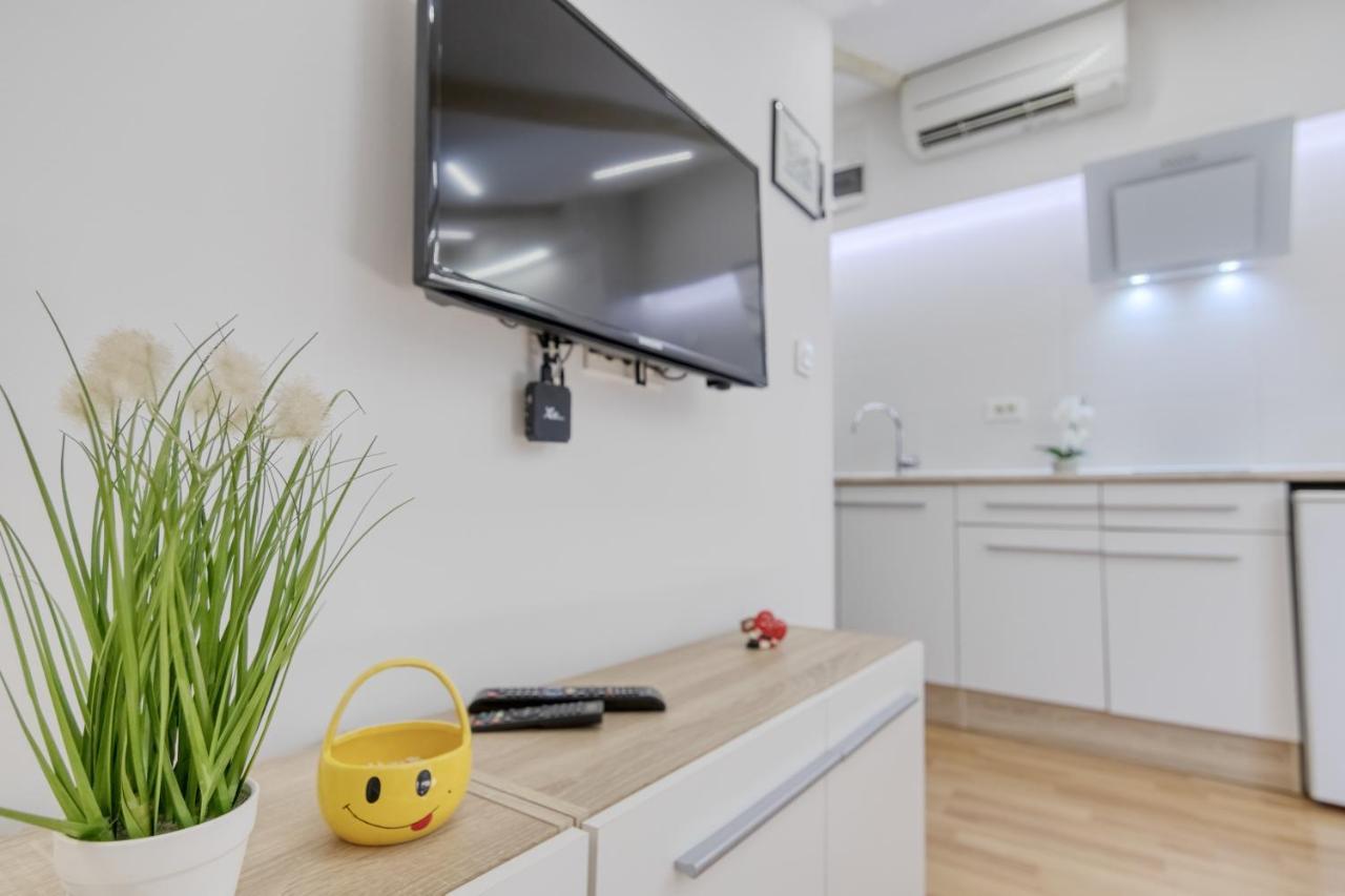 Apartment Light In Pula Exterior foto