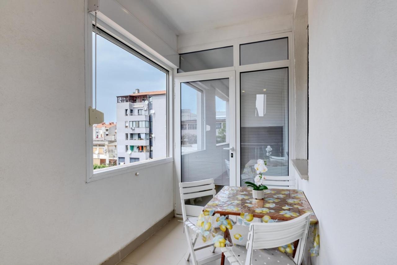Apartment Light In Pula Exterior foto